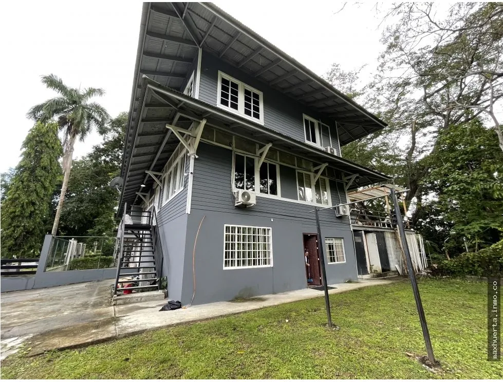 SE VENDE CASA EN LA BOCA