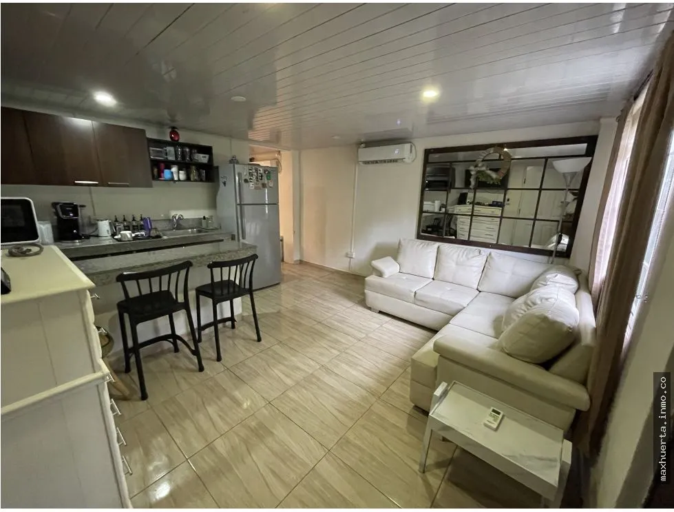 SE VENDE CASA EN LA BOCA