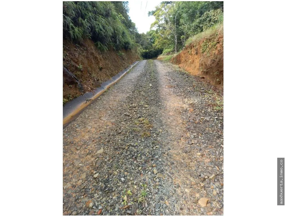 SE VENDE TERRENO EN CERRO AZUL
