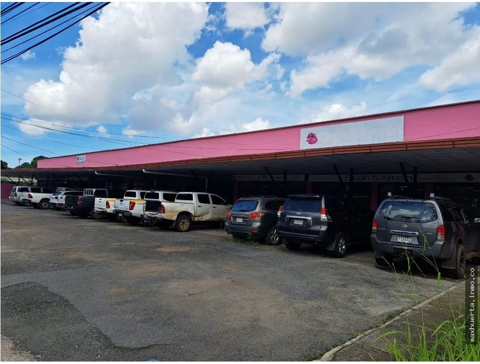 VENDO Plaza comercial en Aguadulce