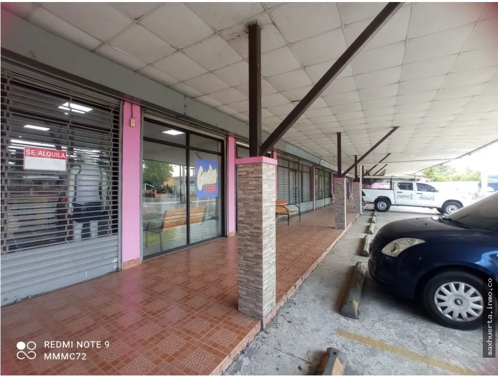 VENDO Plaza comercial en Aguadulce
