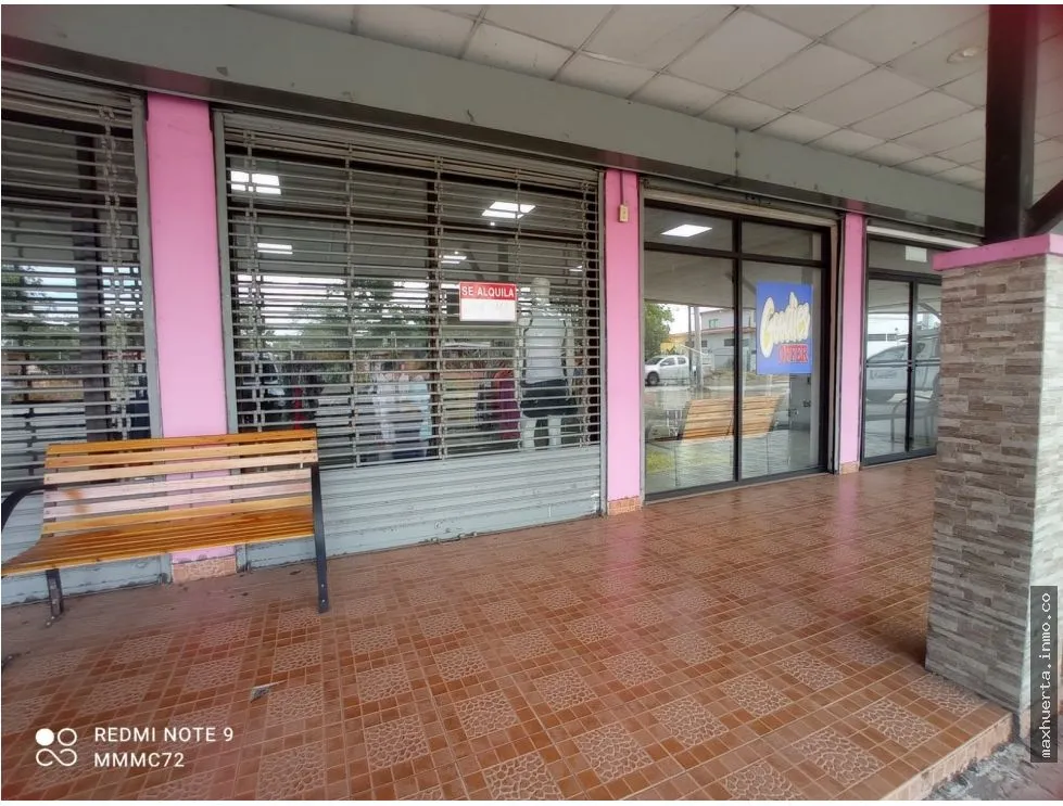 VENDO Plaza comercial en Aguadulce