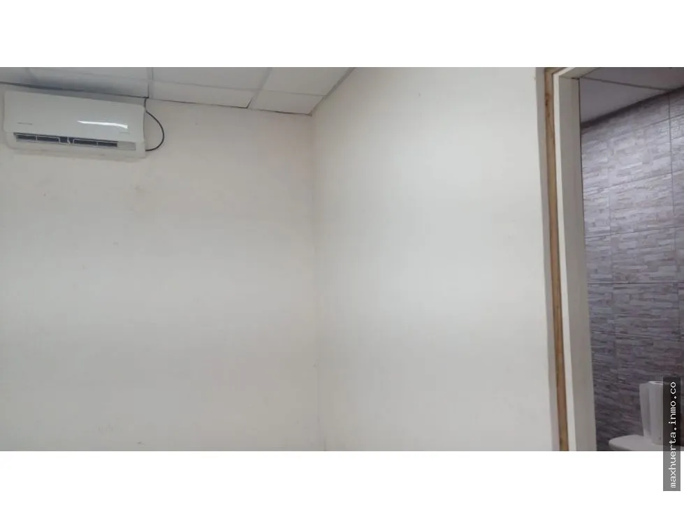VENDO Plaza comercial en Aguadulce
