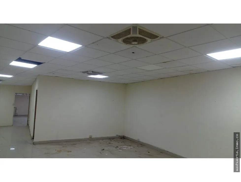 VENDO Plaza comercial en Aguadulce