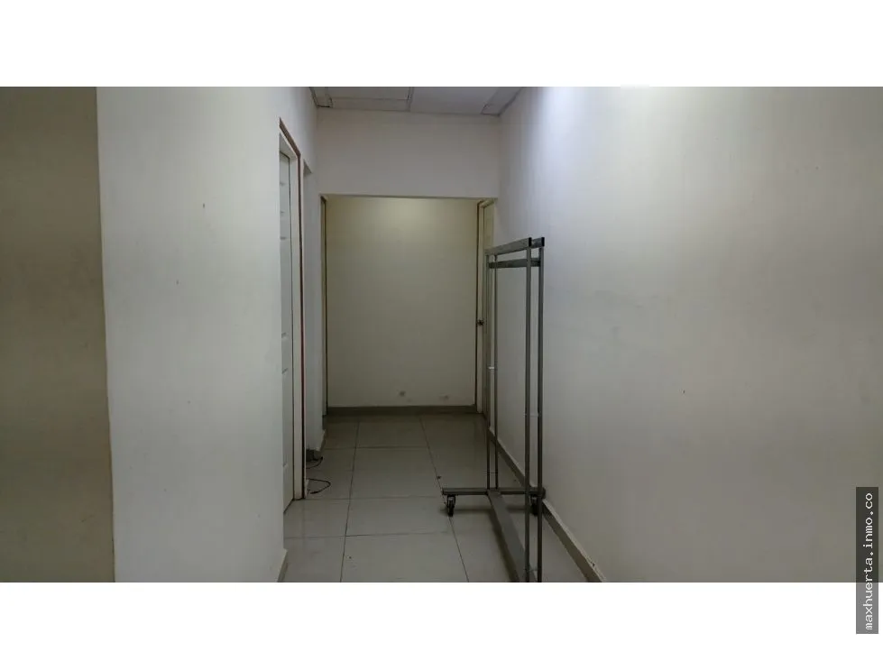 VENDO Plaza comercial en Aguadulce