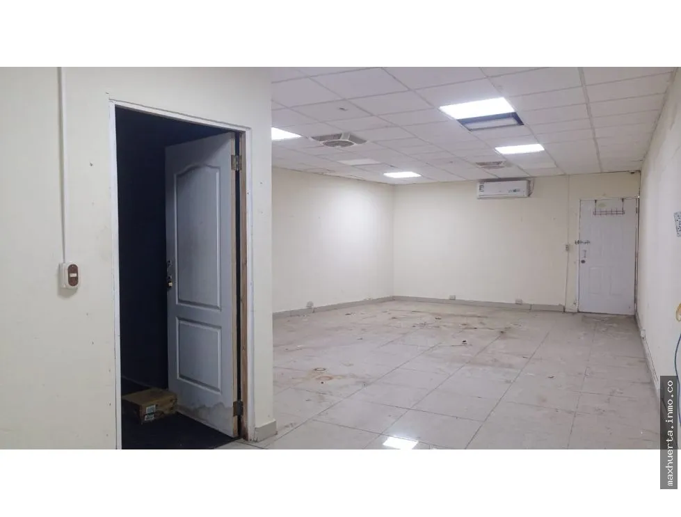 VENDO Plaza comercial en Aguadulce