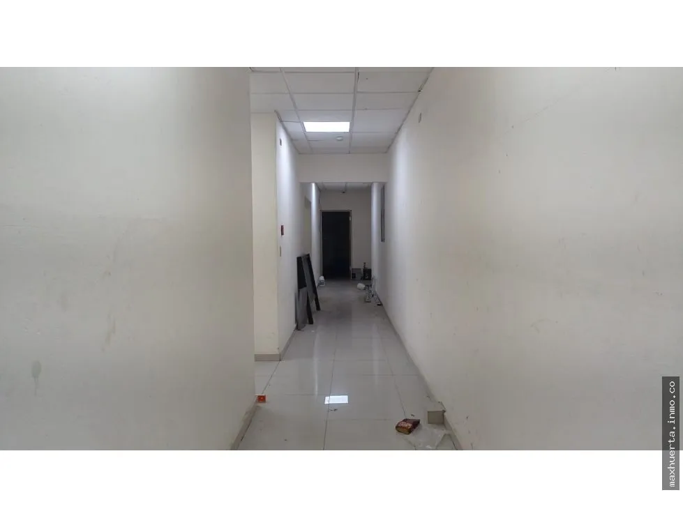 VENDO Plaza comercial en Aguadulce