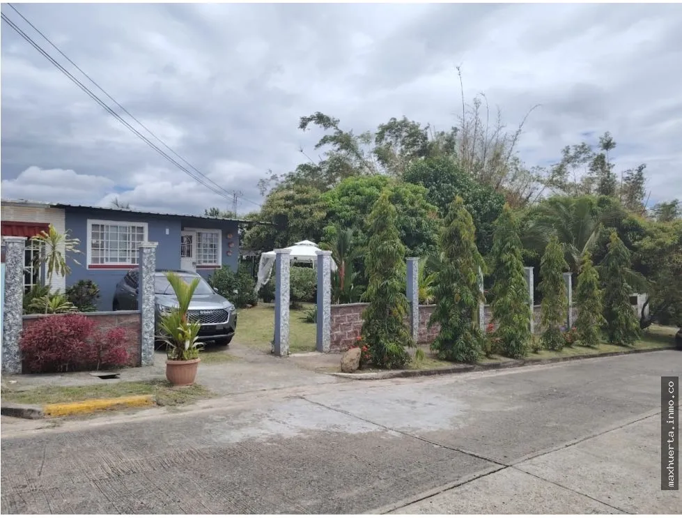 VENDO  CASA EN LA ESTANCIA