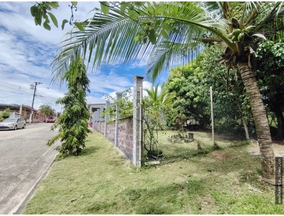 VENDO  CASA EN LA ESTANCIA
