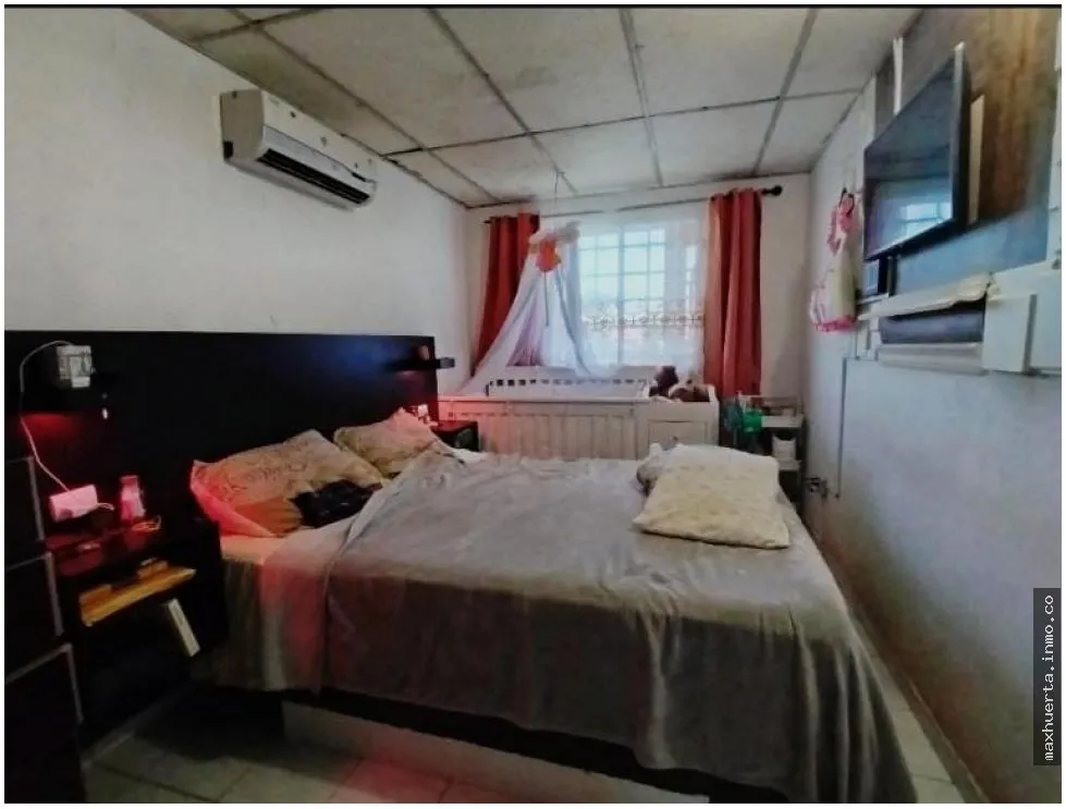 VENDO  CASA EN LA ESTANCIA