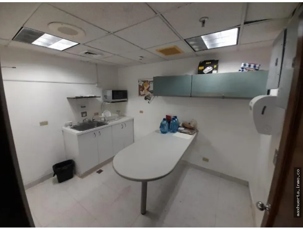 Venta oficina en Torre World Trade Center Marbella