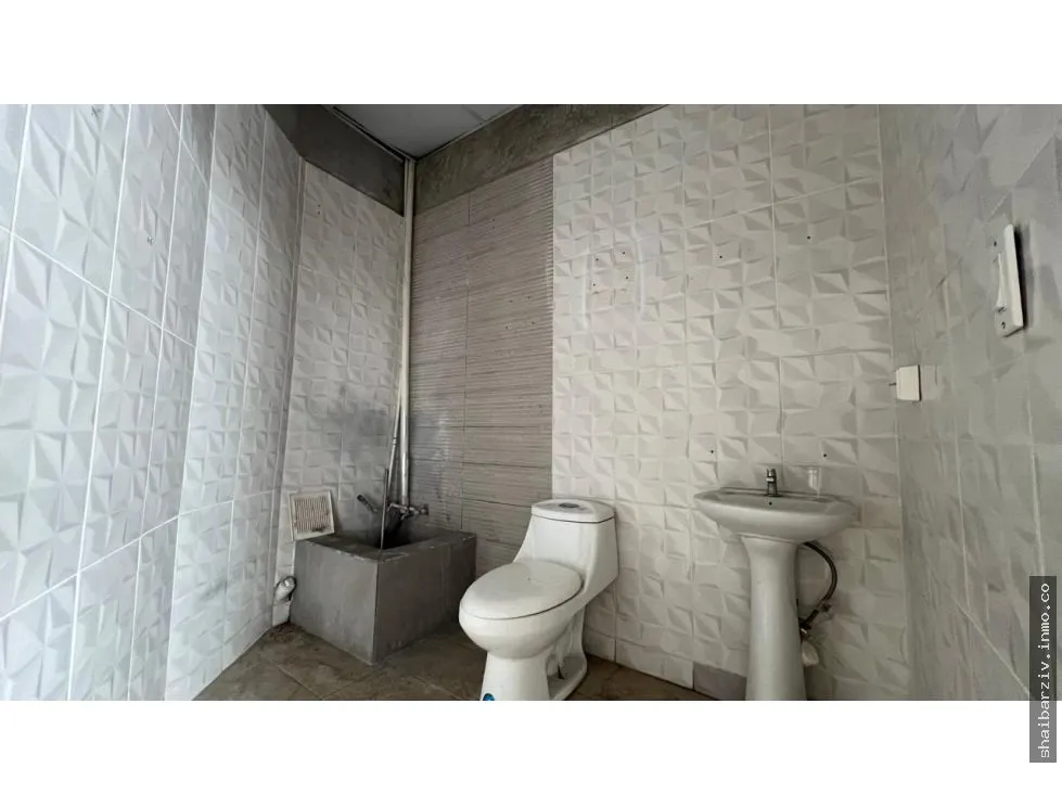 COMMERCIAL SPACE FOR RENT IN PLAZA MIDTOWN, ON RICARDO J. ALFARO