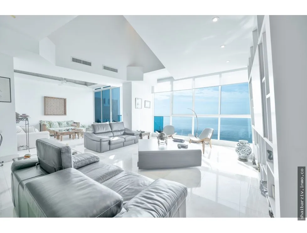 SE VENDE BELLO APARTAMENTO EN PRIMERA LÍNEA DE COSTA DEL ESTE
