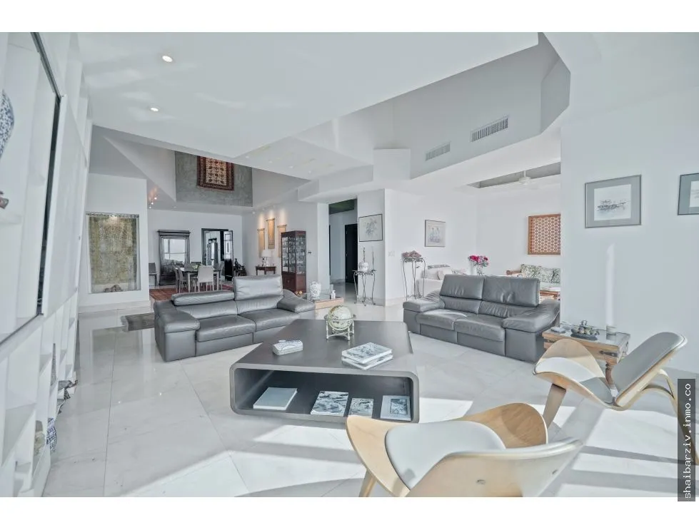 SE VENDE BELLO APARTAMENTO EN PRIMERA LÍNEA DE COSTA DEL ESTE