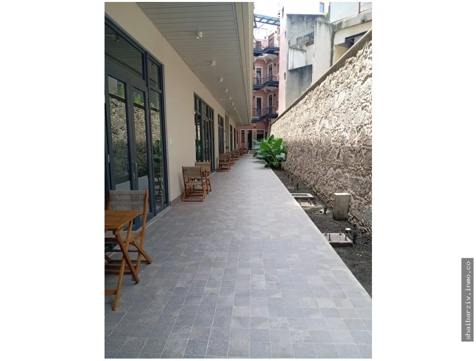 Commercial Spaces for Rent in Plazuela Alfaro, Historic District!