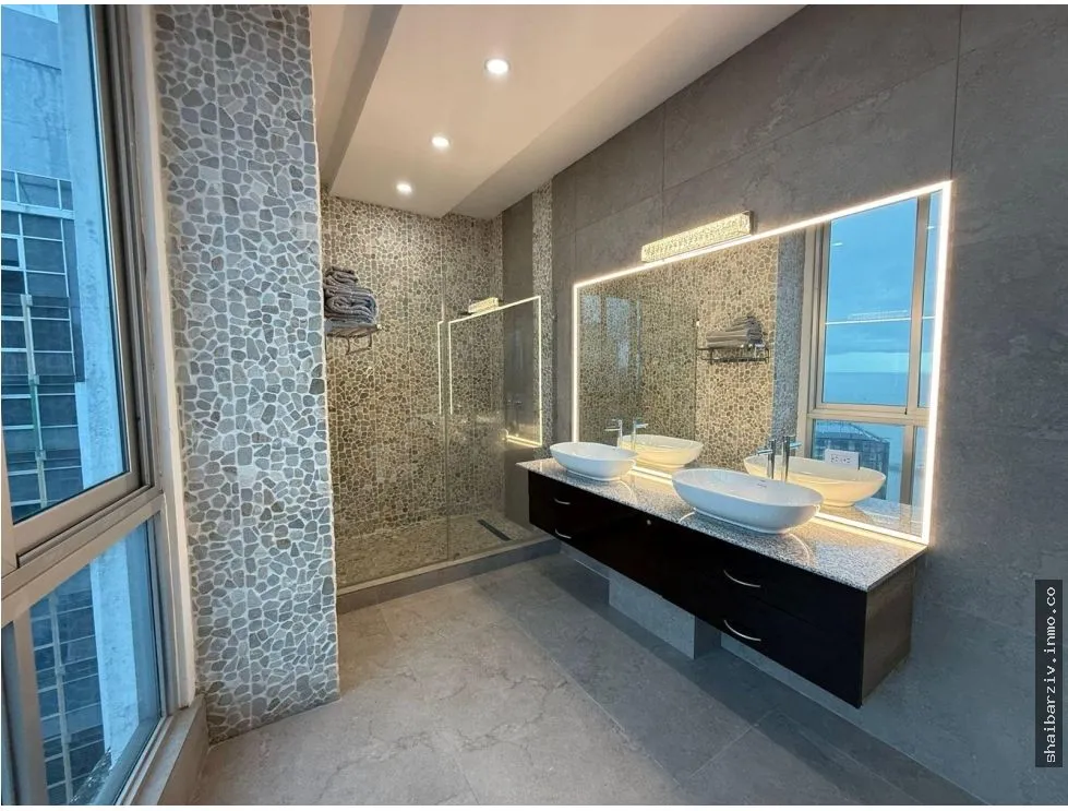 APARTMENT FOR SALE ON AV. BALBOA, PH MARINA PARK