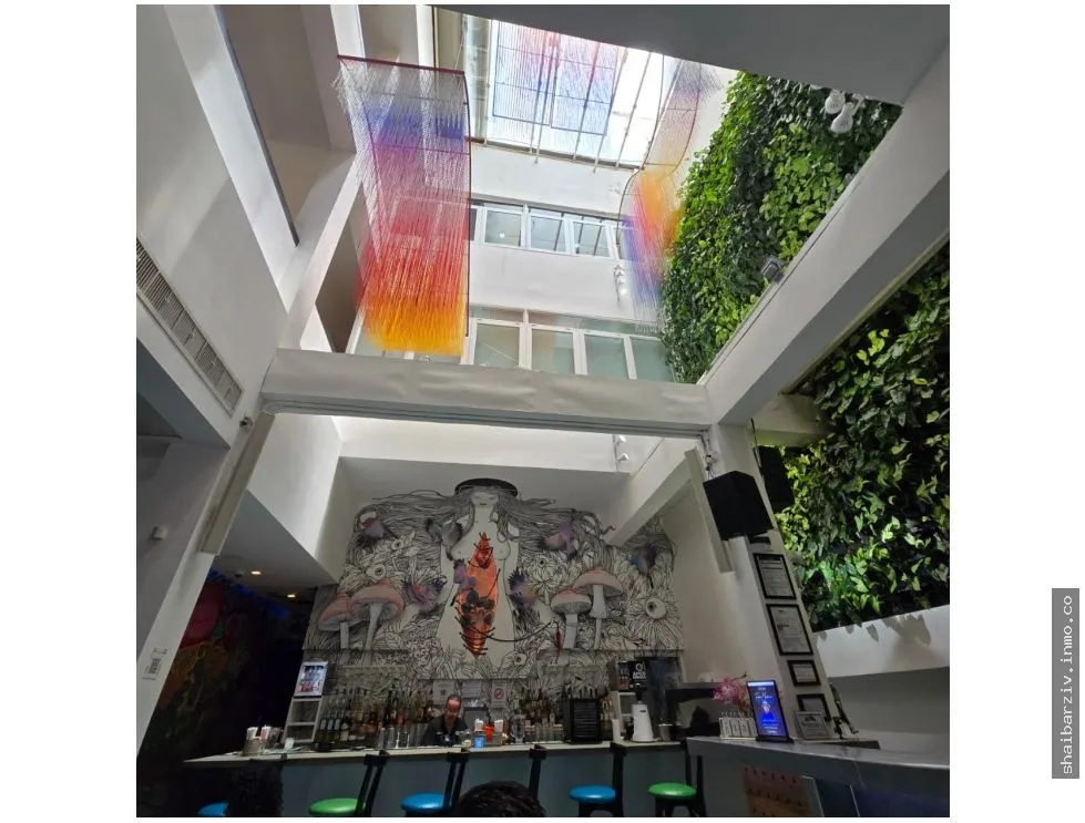 BUILDING FOR SALE IN CASCO ANTIGUO, CASA TÁNTALO, SALE-LEASEBACK