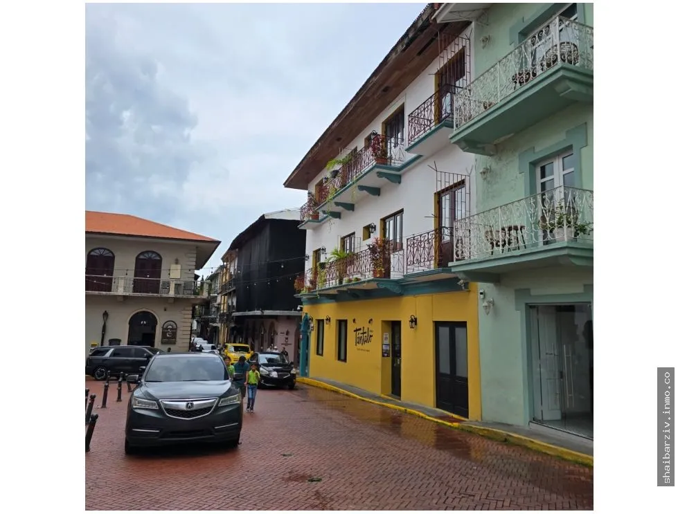 BUILDING FOR SALE IN CASCO ANTIGUO, CASA TÁNTALO, SALE-LEASEBACK