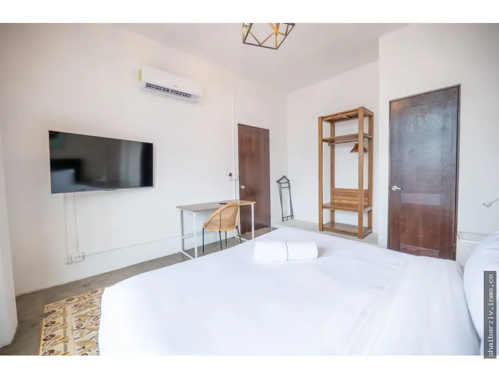 Building for Sale in Casco Antiguo, Donovan