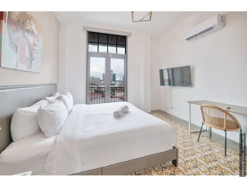 Building for Sale in Casco Antiguo, Donovan