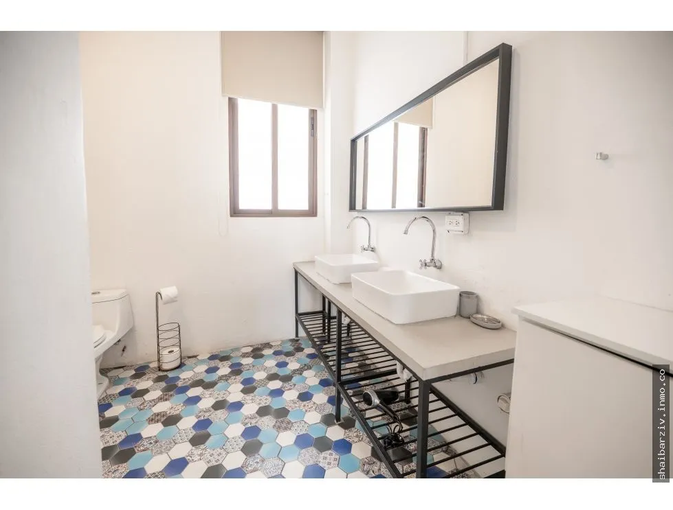 Building for Sale in Casco Antiguo, Donovan