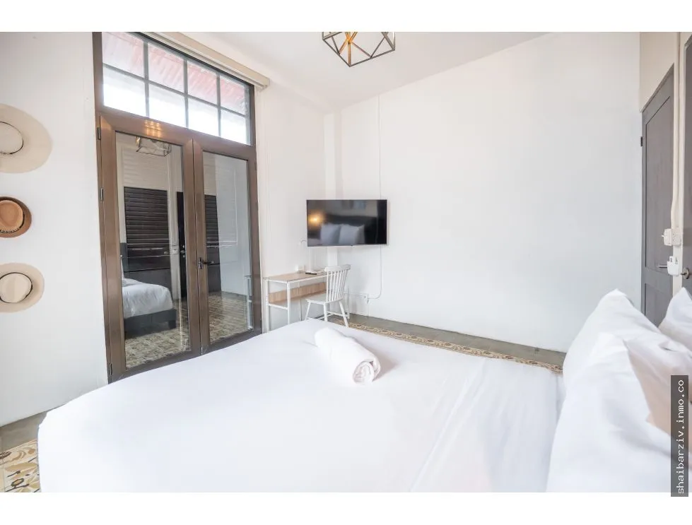 Building for Sale in Casco Antiguo, Donovan