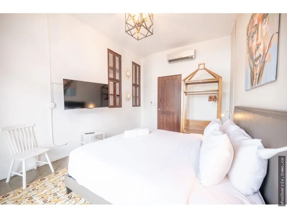 Building for Sale in Casco Antiguo, Donovan