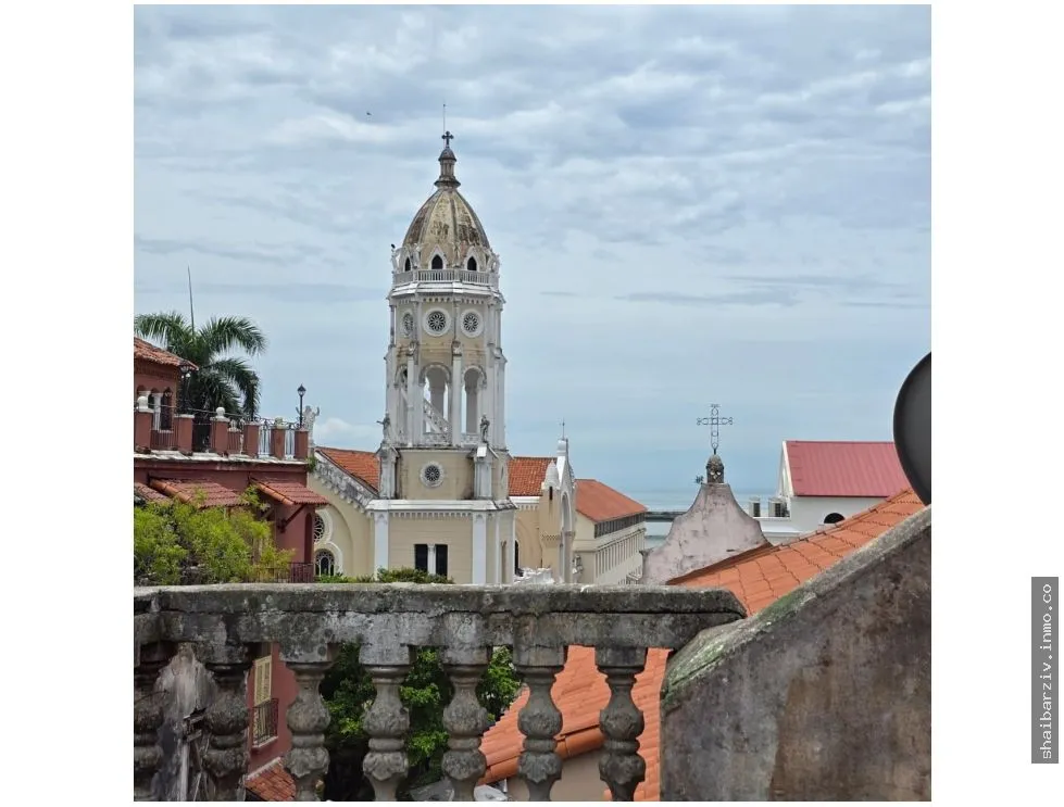 BUILDING FOR SALE IN CASCO ANTIGUO, CASA LOEW