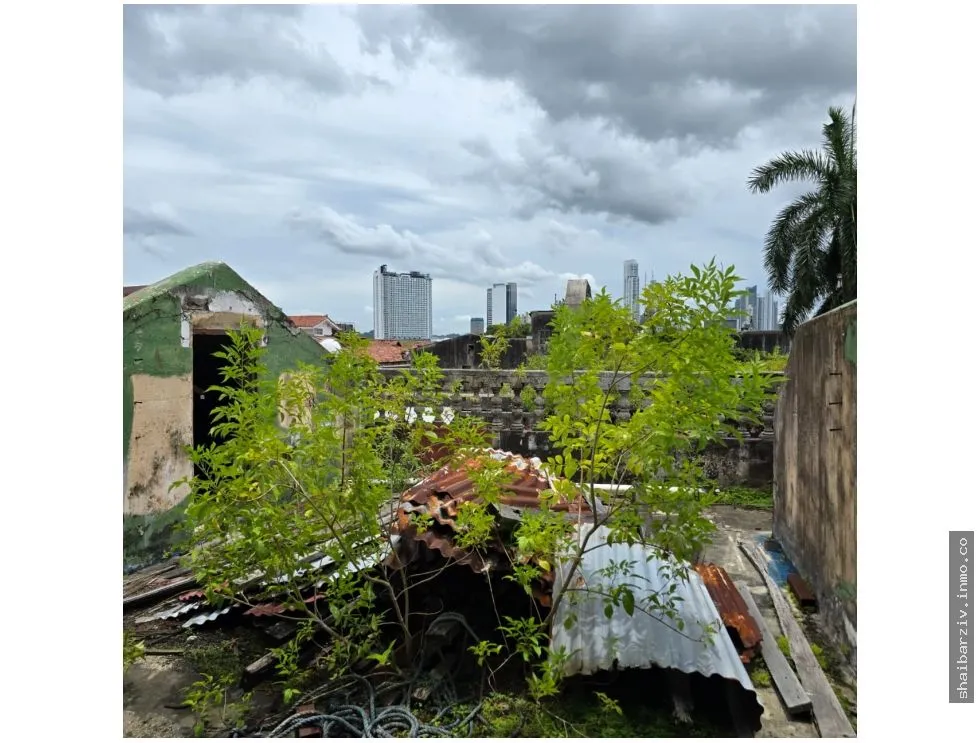BUILDING FOR SALE IN CASCO ANTIGUO, CASA LOEW