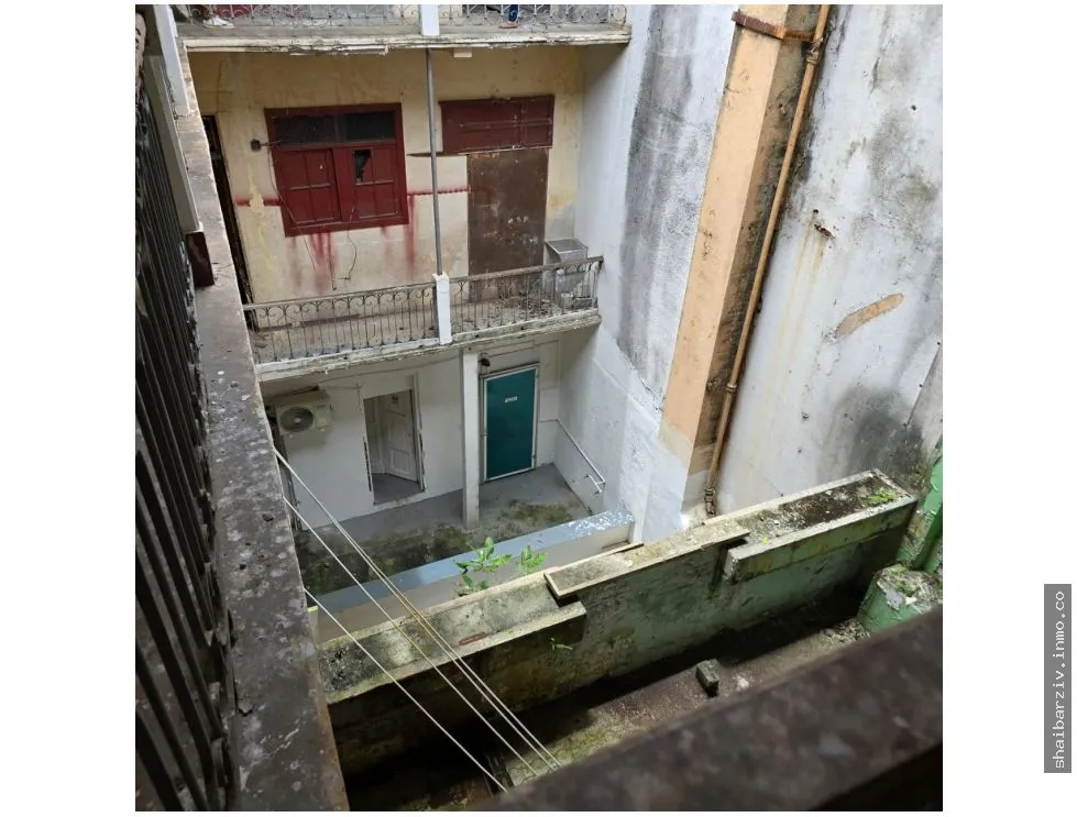 BUILDING FOR SALE IN CASCO ANTIGUO, CASA LOEW