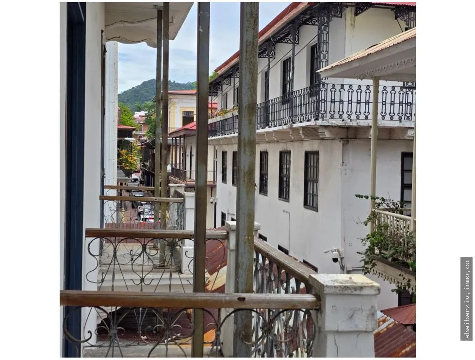 BUILDING FOR SALE IN CASCO ANTIGUO, CASA LOEW