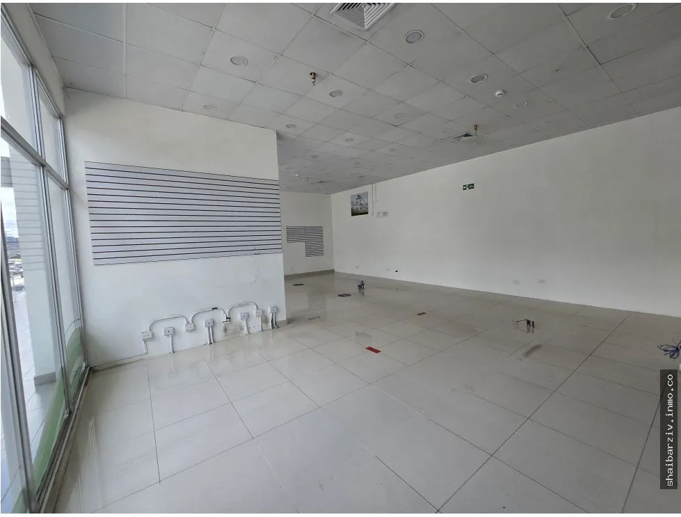 TWO INTEGRATED COMMERCIAL SPACES FOR SALE ON VÍA ESPAÑA