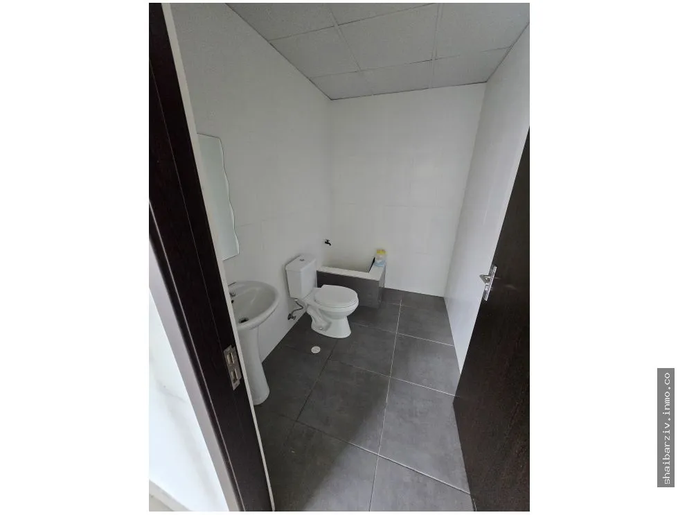 TWO INTEGRATED COMMERCIAL SPACES FOR SALE ON VÍA ESPAÑA