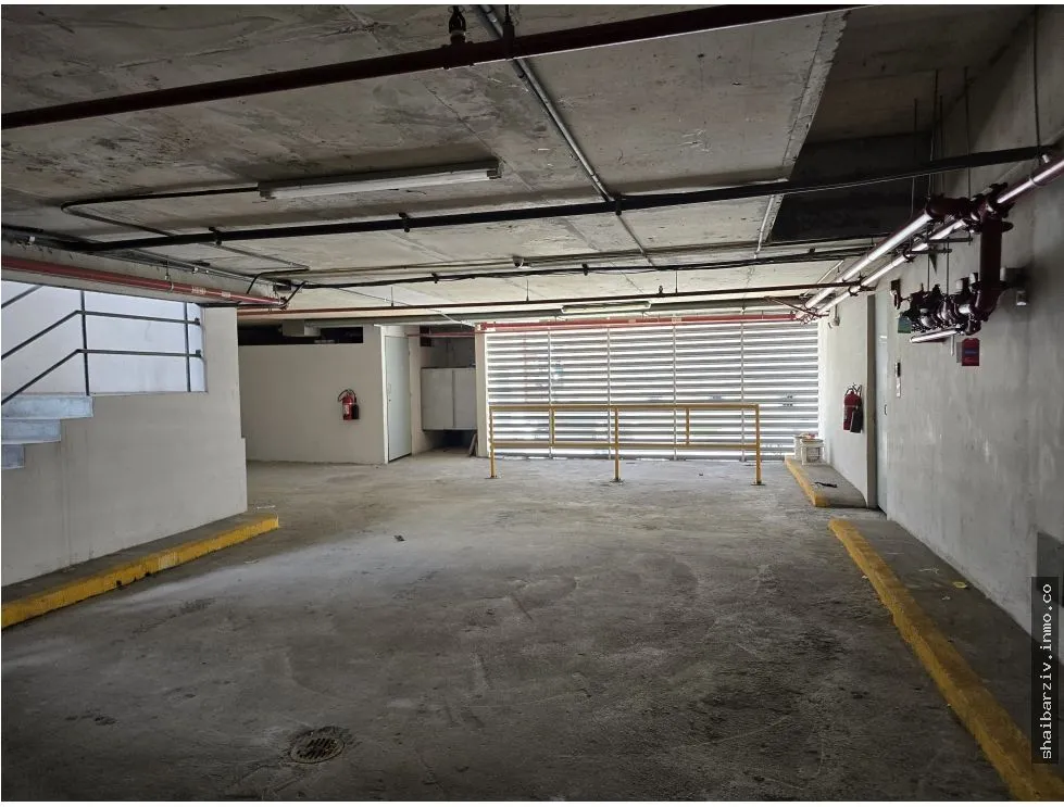 TWO INTEGRATED COMMERCIAL SPACES FOR SALE ON VÍA ESPAÑA