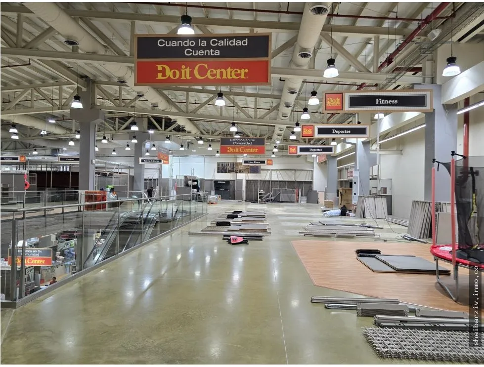COMMERCIAL SPACE FOR RENT AT SANTA MARÍA PLAZA