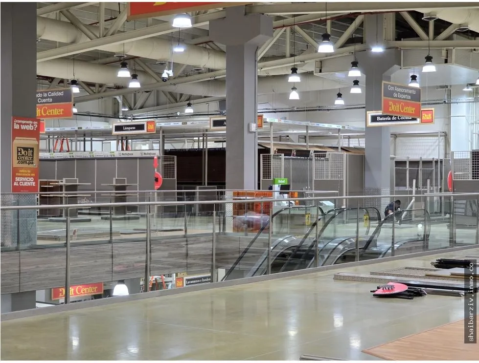 COMMERCIAL SPACE FOR RENT AT SANTA MARÍA PLAZA