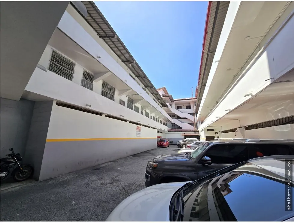 Building for Sale in Calidonia, Great Opportunity for Investors!