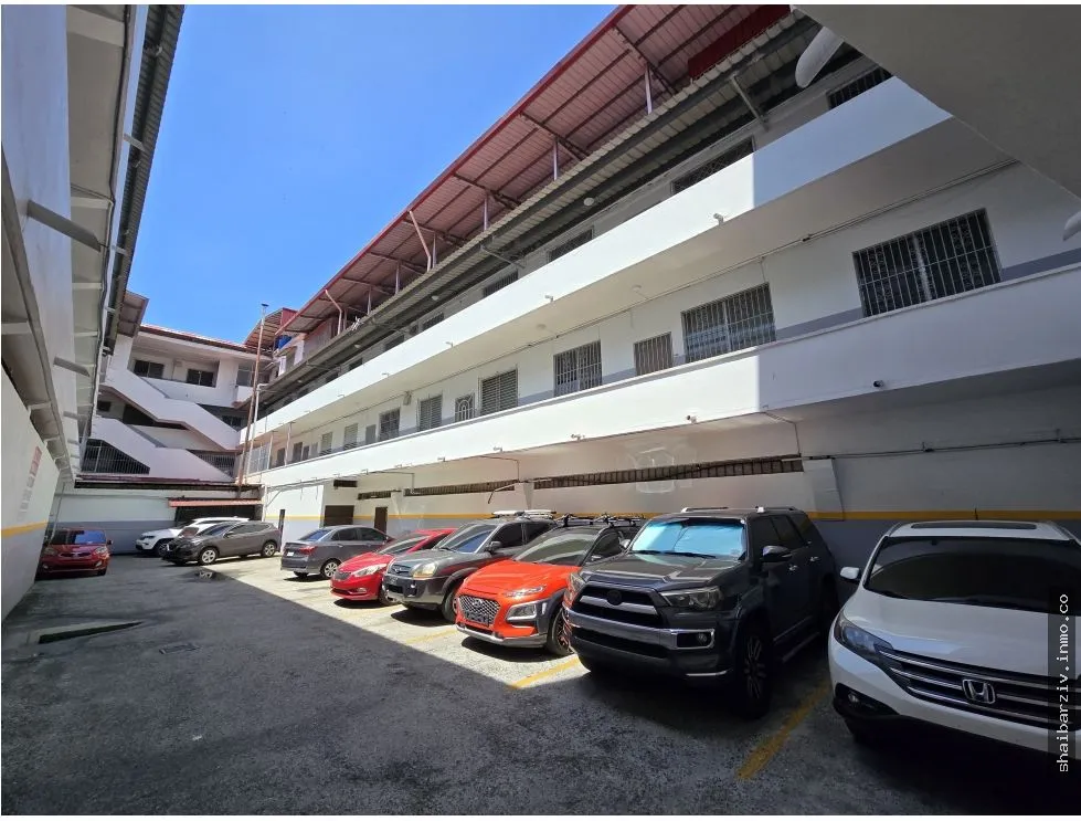 Building for Sale in Calidonia, Great Opportunity for Investors!