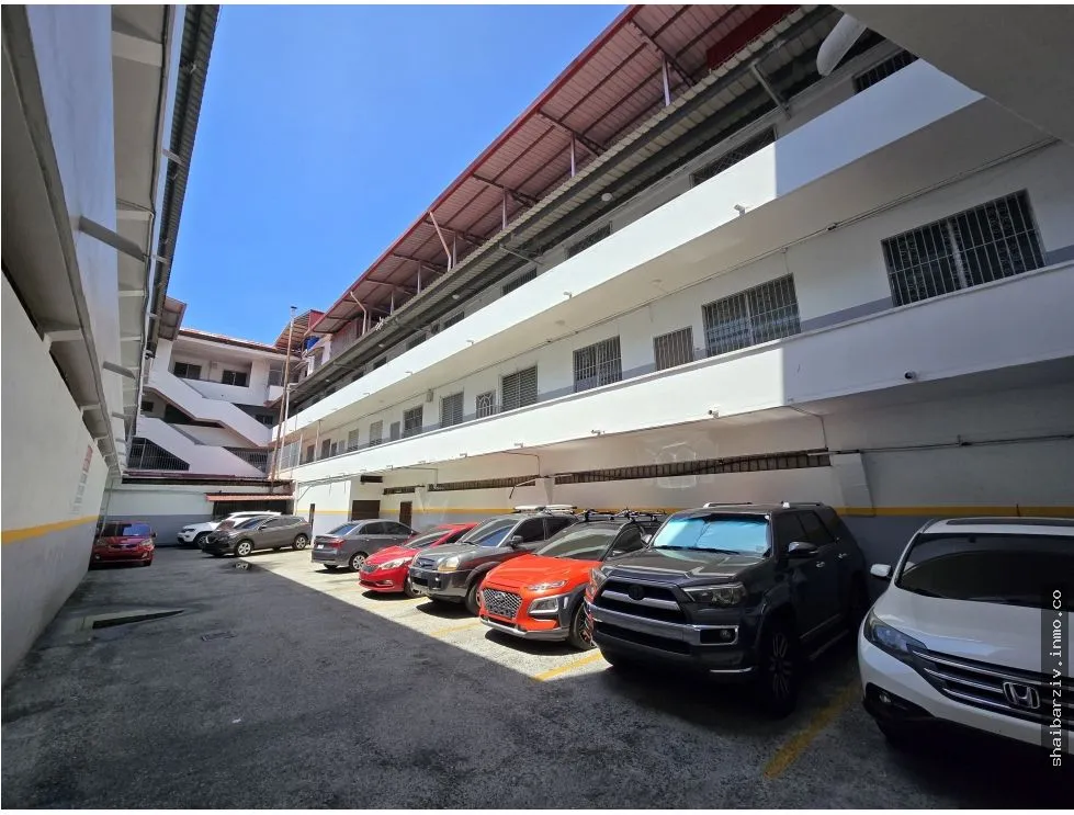 Building for Sale in Calidonia, Great Opportunity for Investors!