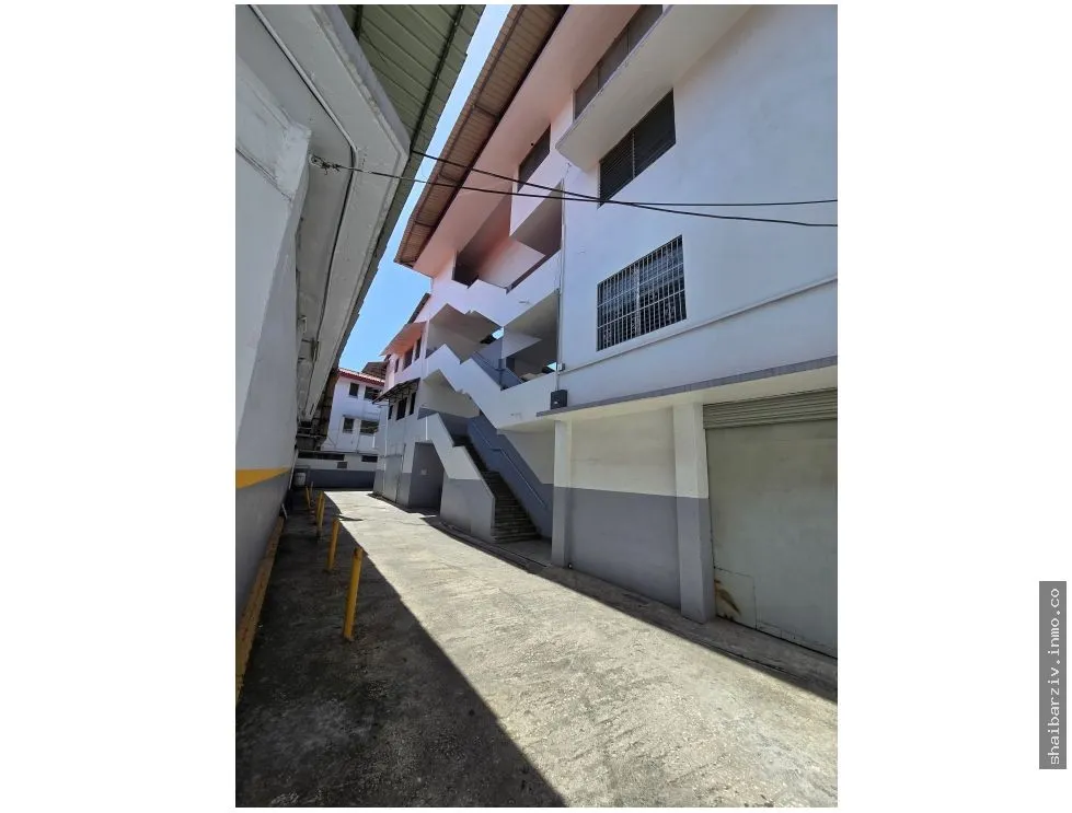 Building for Sale in Calidonia, Great Opportunity for Investors!