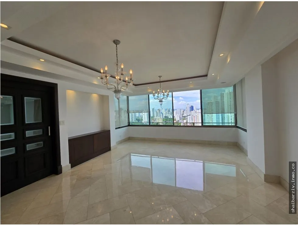 Penthouse en PH Golf Tower – Exclusividad y Confort en Altos del Golf