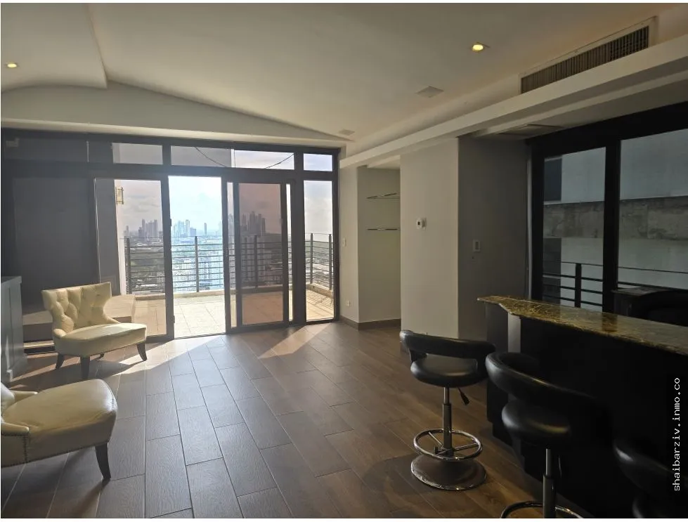 Penthouse en PH Golf Tower – Exclusividad y Confort en Altos del Golf