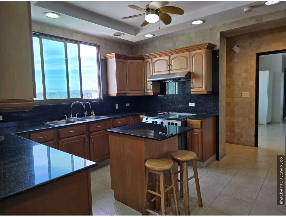 Penthouse en PH Golf Tower – Exclusividad y Confort en Altos del Golf