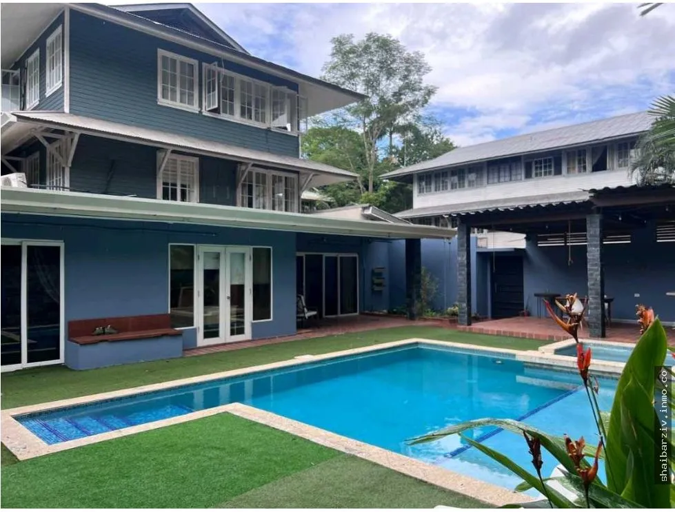 Building for Sale in Clayton