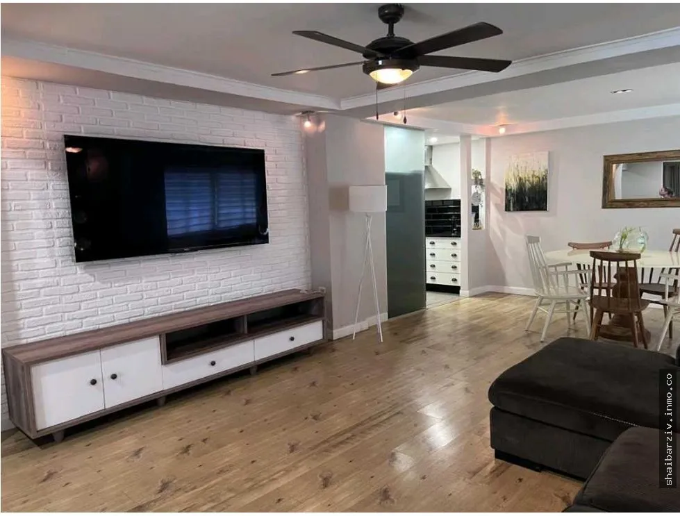 Building for Sale in Clayton