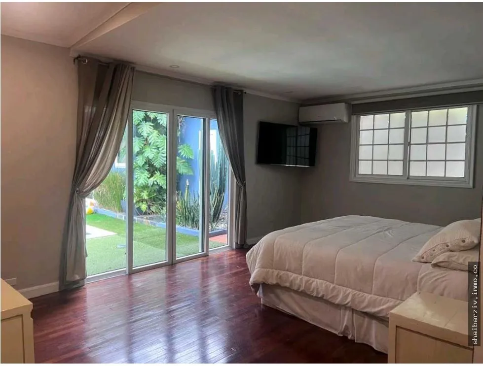 Building for Sale in Clayton