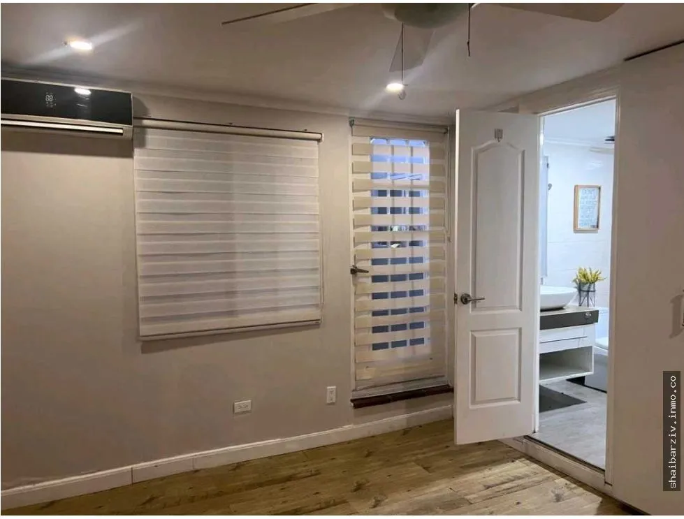 Building for Sale in Clayton