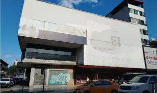 BUILDING FOR SALE IN CALIDONIA