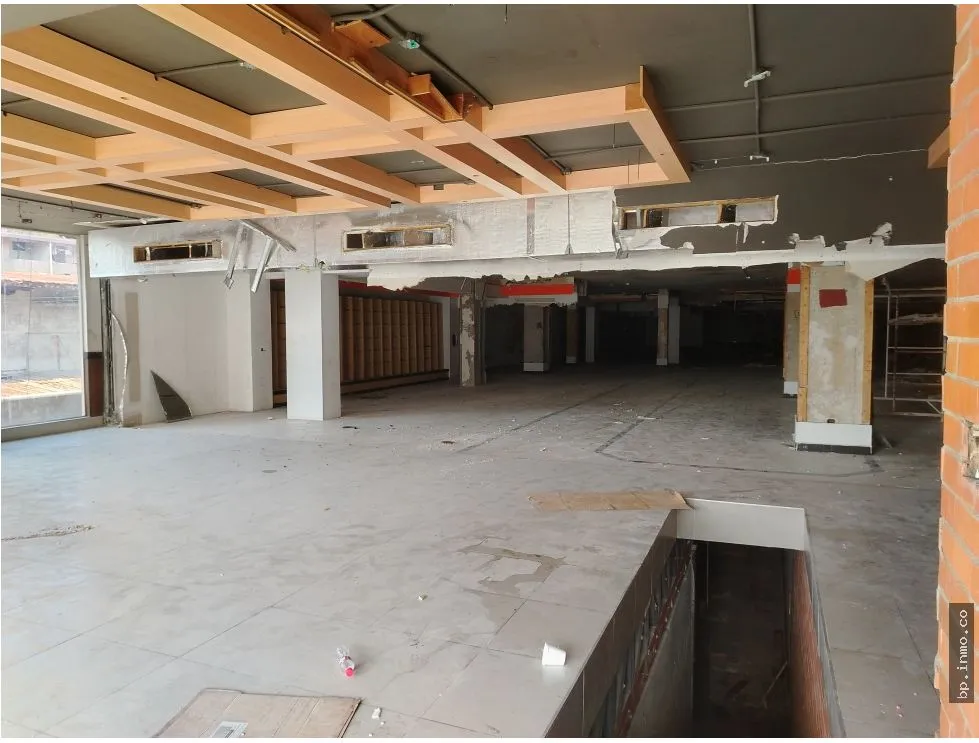 BUILDING FOR SALE IN CALIDONIA