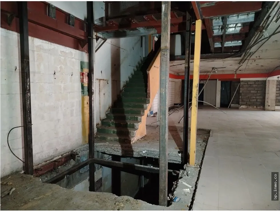 BUILDING FOR SALE IN CALIDONIA